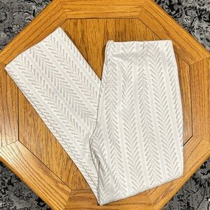 *MARC CAIN* Forli Textured White x Tan Eyelet Feminine Fit Stretch Pants Sz 28
